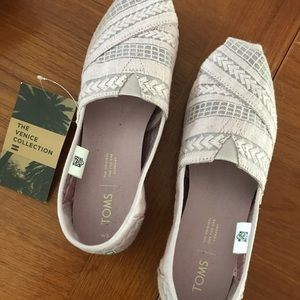 TOMS Lilac Arrow Embroidered Mesh